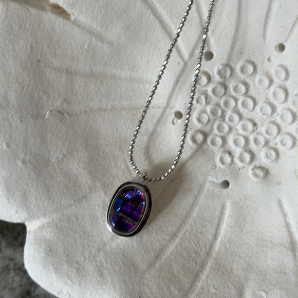 Sterling silver & purple dichroic glass pendant necklace - Picture 4 of 8